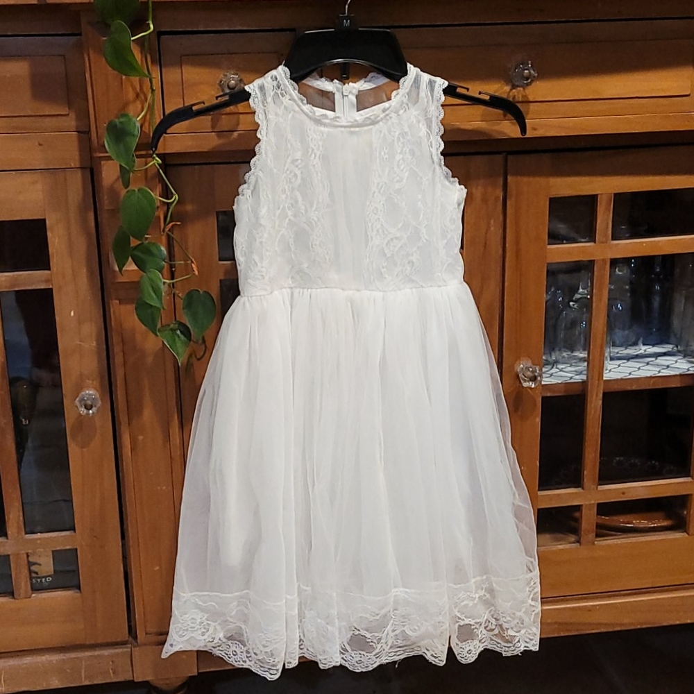 Girl's Flowergirl Dress - White Tulle
